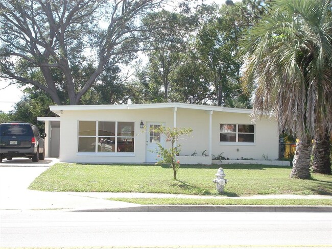 Building Photo - 1110 N Thacker Ave
