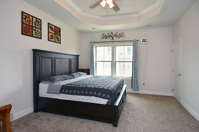 Master Bedroom - 448 Fairmont Dr