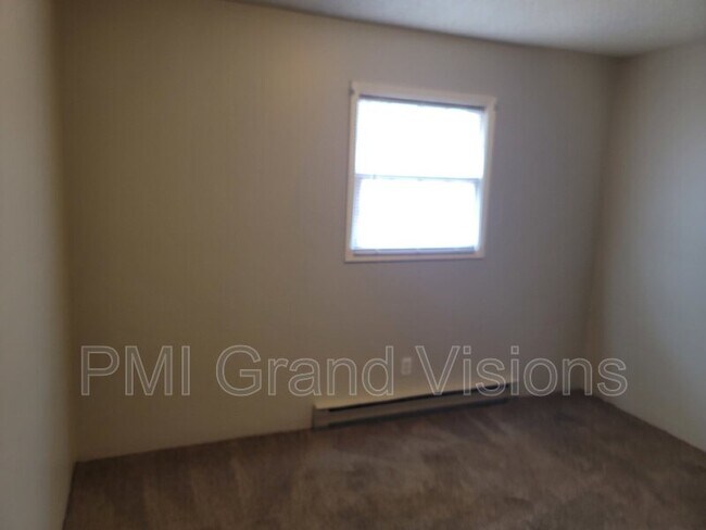 Building Photo - 24 W Buchanan Ave