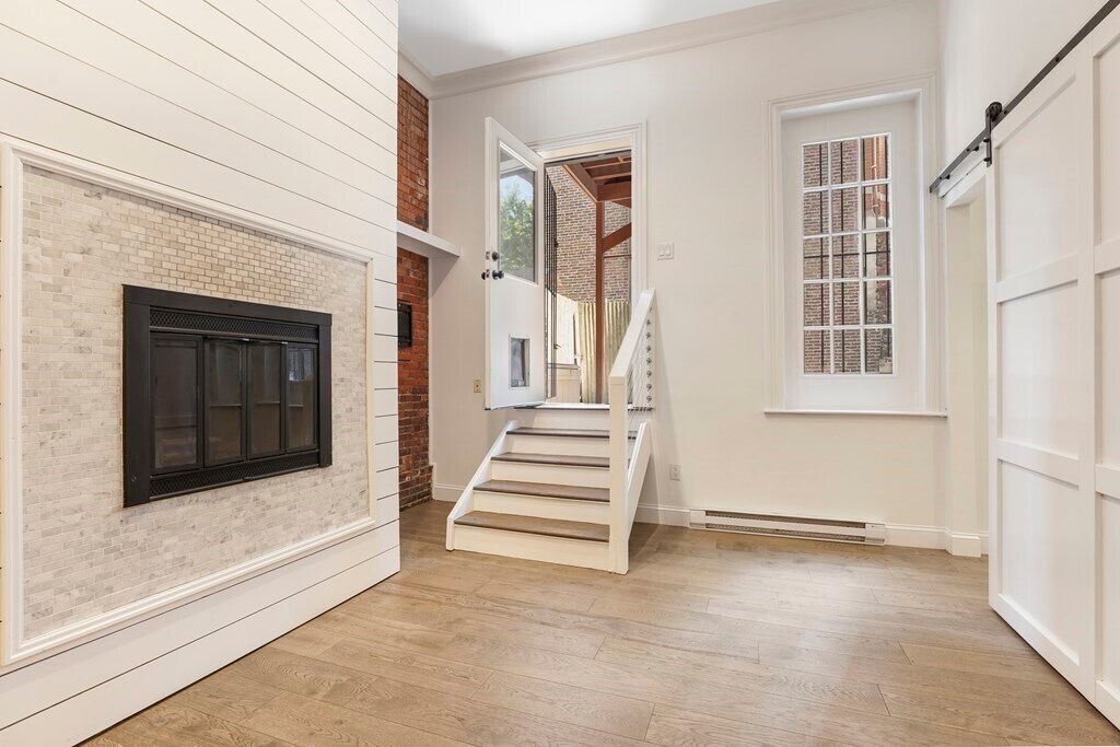 Primary Photo - 565 Columbus Ave