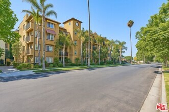 Building Photo - 1401 S St Andrews Pl