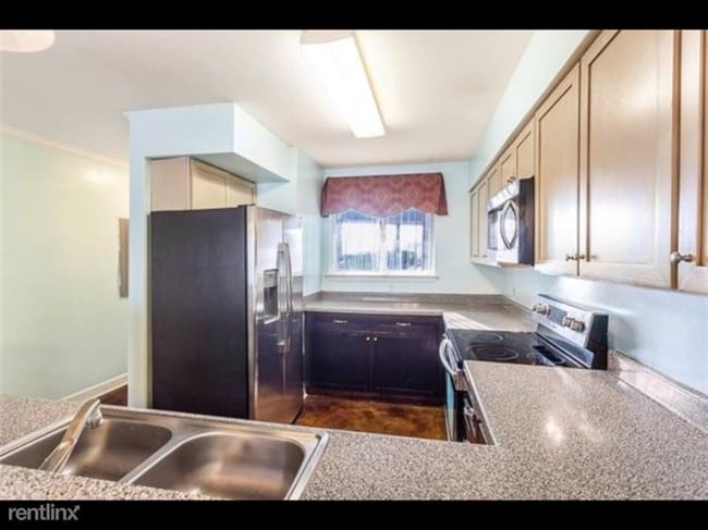 Building Photo - 1650 Harbor Dr