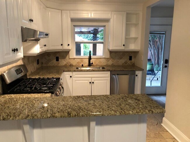Foto del edificio - 3123 Mockingbird Ln