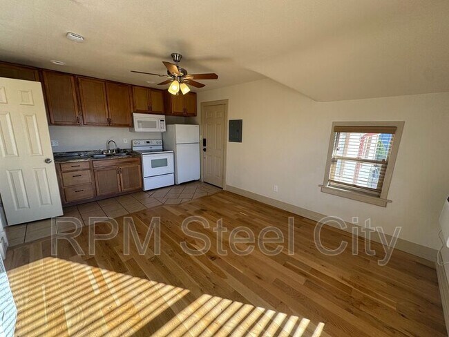 Foto del edificio - 902 W 11th St