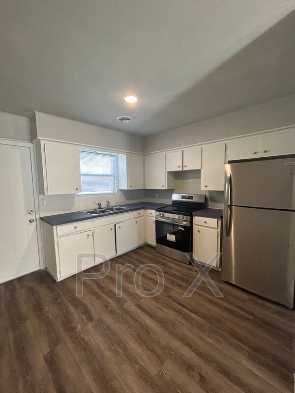 Photo - 704 W Oak St House