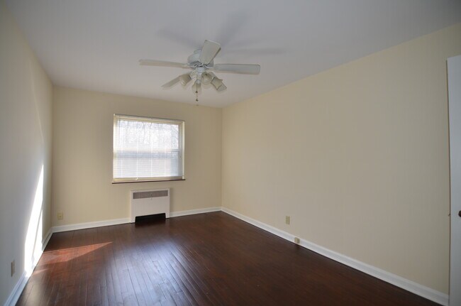 Foto del edificio - 33 W Hill Ln