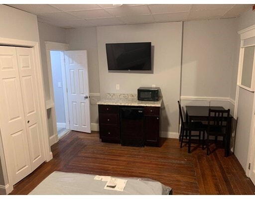 Building Photo - 72 Dehon St