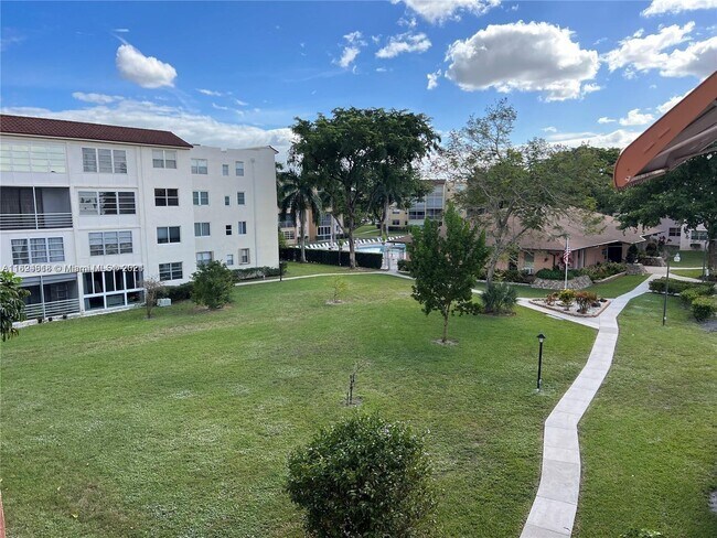 Foto del edificio - 2841 Somerset Dr