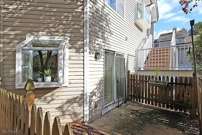 Building Photo - 101 Birchwood Rd