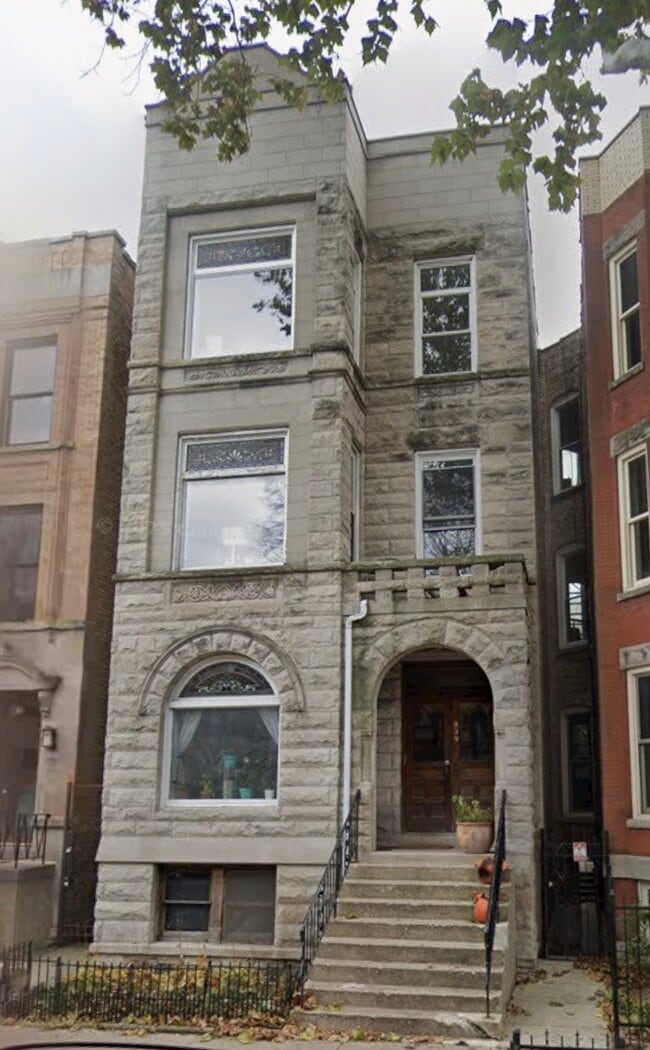 Building Photo - 839 W Newport Ave