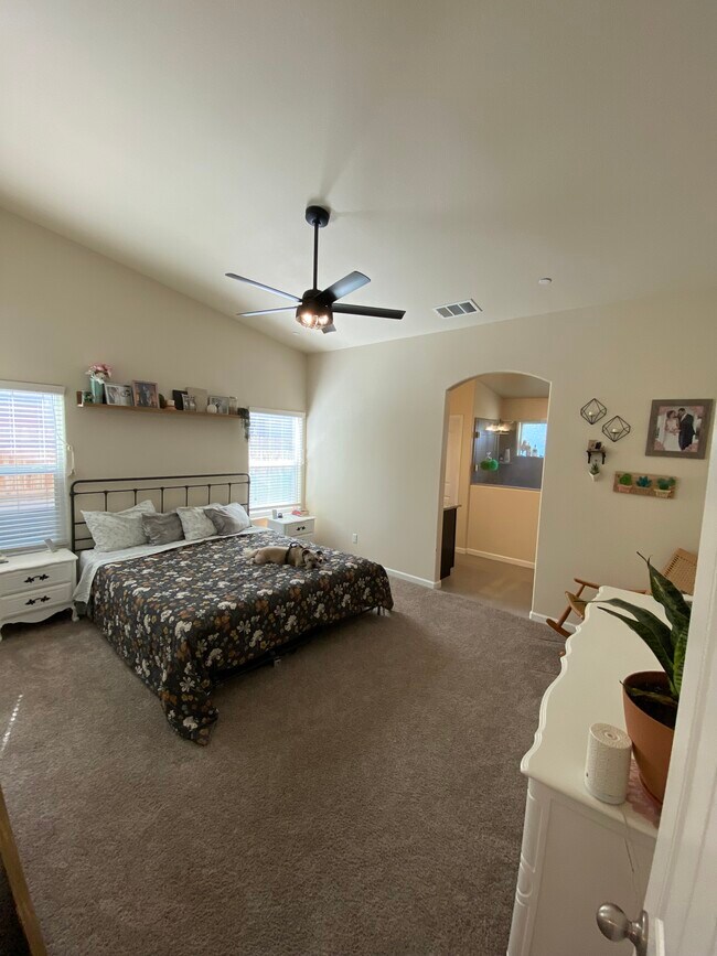 Foto del edificio - 2299 W Heather Ln