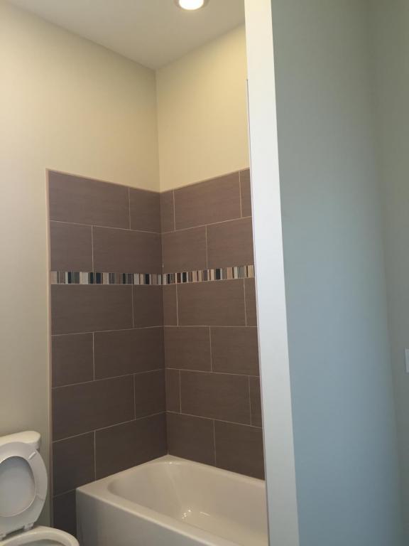 Building Photo - 3741 w LeMoyne ave 1F