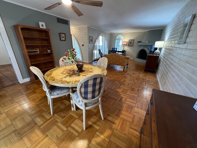 Foto del edificio - 604 W Roller Coaster Rd