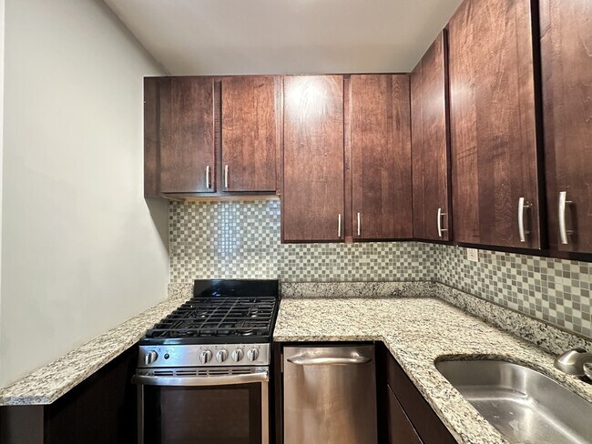 Foto del edificio - 4530 N Damen Ave