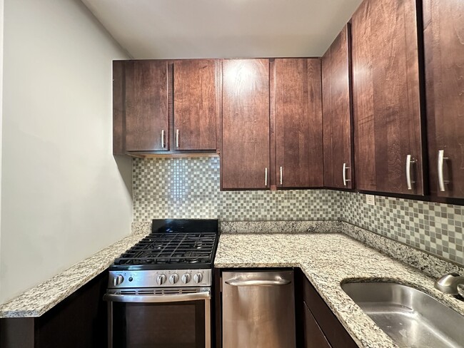 Building Photo - 4530 N Damen Ave