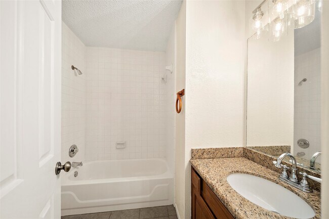 Foto del edificio - 2206 Greencove Ln