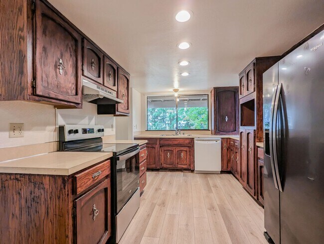 Foto del edificio - Move in ready 3 bedroom, 2.5 bath home wit...