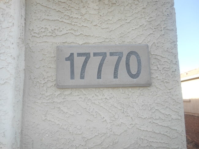 Foto del edificio - 17770 W Red Bird Rd