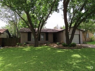 Building Photo - 808 E Heath St