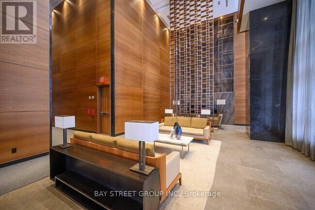 Photo du bâtiment - 5 Sheppard Ave E