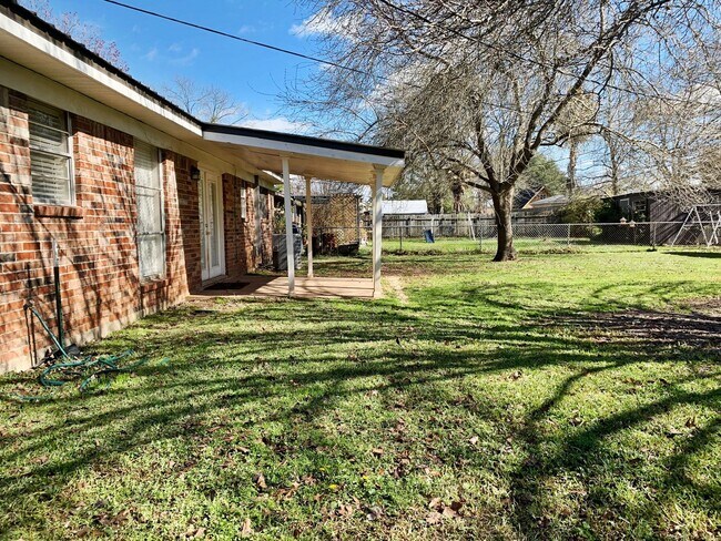 Foto del edificio - 3 Bedroom 2 bathroom Bossier City