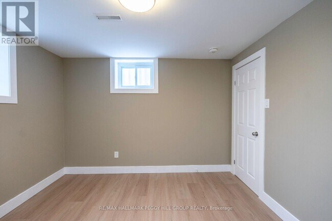 Photo du bâtiment - 16 Autumn Ln