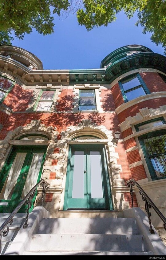 Primary Photo - 1062 Clay Ave