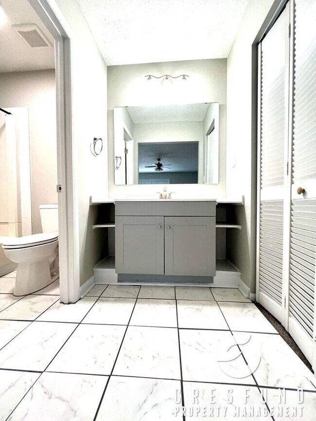 Building Photo - 3 Bedroom Available For Move In TODAY! You...