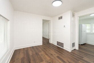 Building Photo - 1225 S Pattie St
