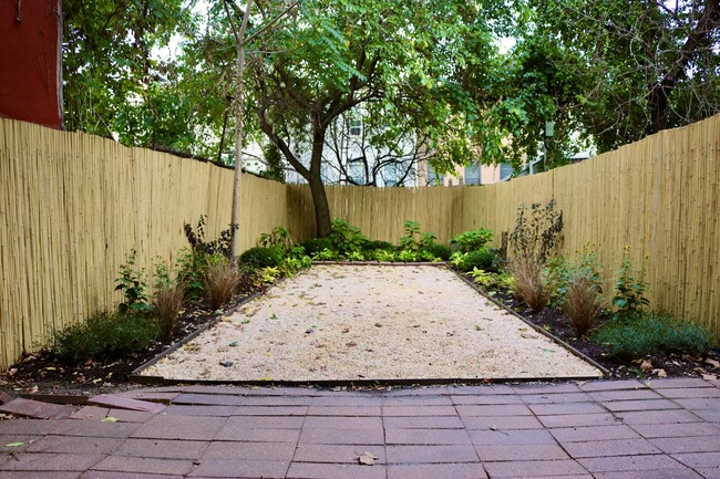 Professionally landscaped private oasis - 533 Van Siclen Ave