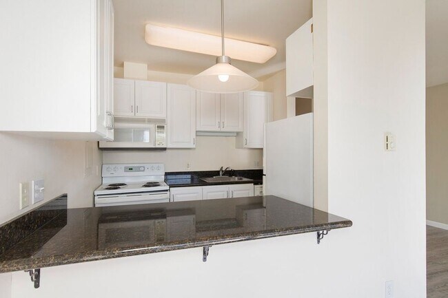 Foto del edificio - 5210 Russell Ave NW