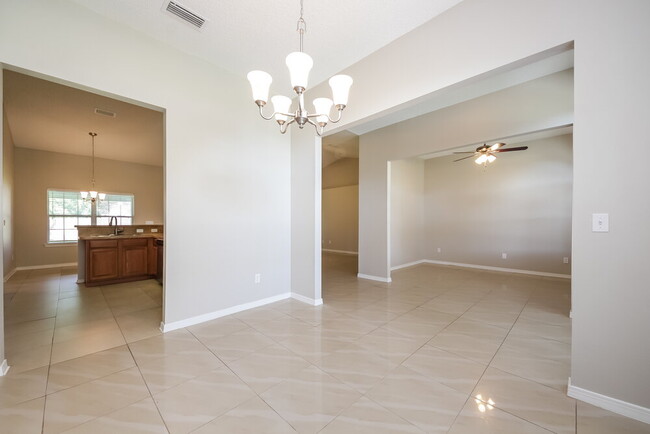Building Photo - 3209 Silverado Cir