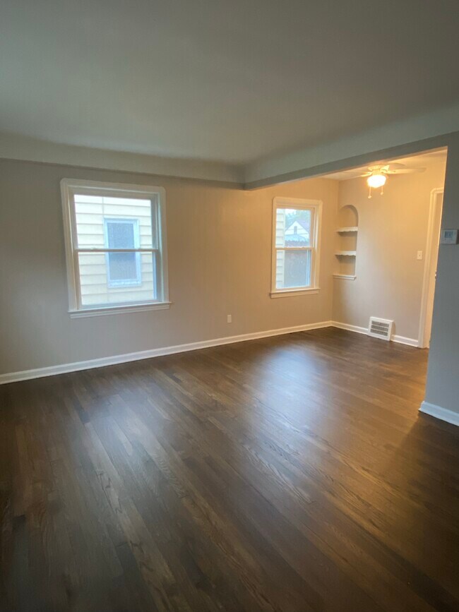 Building Photo - 13605 Tyler Ave