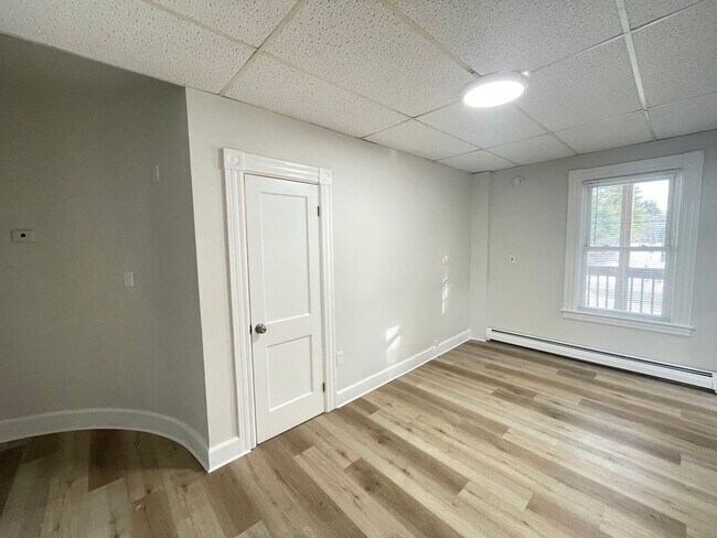 Building Photo - 16 Avon St