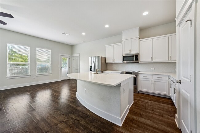 Building Photo - 13001 Hymeadow Dr