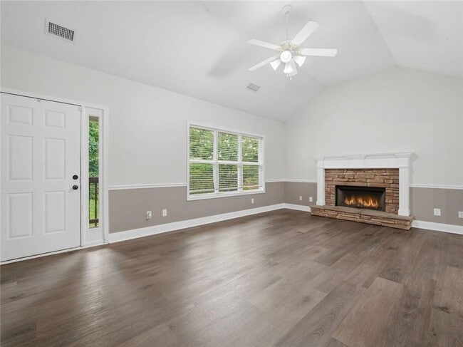Building Photo - 166 Cove Hill