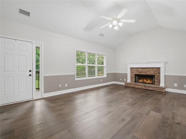 Foto del edificio - 166 Cove Hill