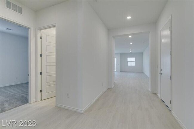 Foto del edificio - COMING SOON - Ready no later than Mid-June