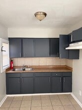 Building Photo - 406 W Brooks Rd