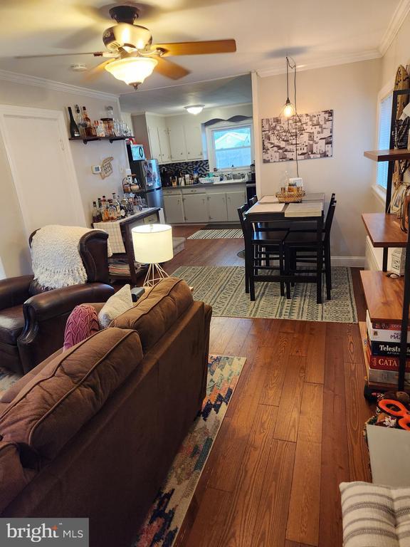 Foto del edificio - 212 W 6th Ave