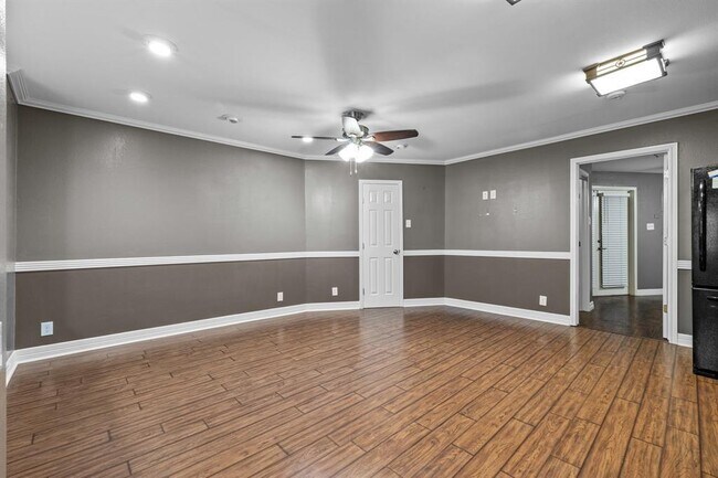 Foto del edificio - 7648 Broadview Dr