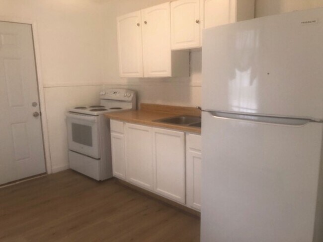 Building Photo - One Bedroom One Bathroom Home in St. Albans