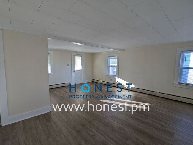 Foto del edificio - 197 Winthrop Center Rd