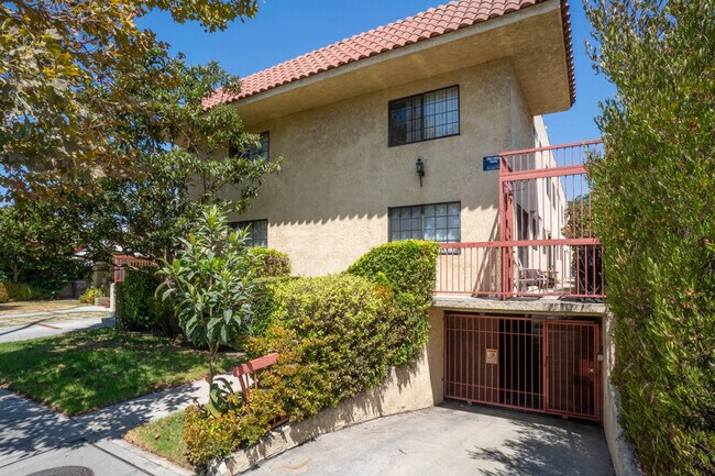 Building Photo - 131 W Garfield Ave