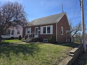 Building Photo - 511 23rd St NE