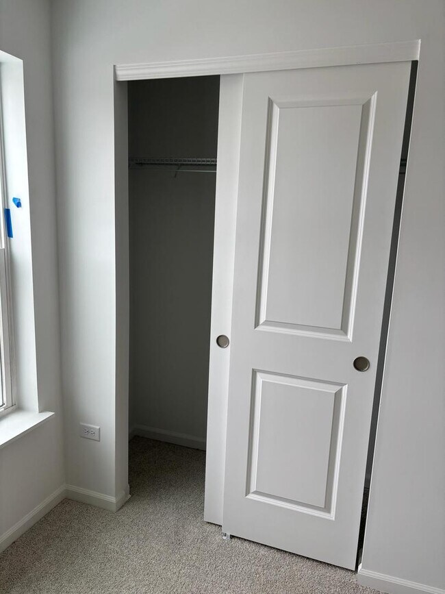 Foto del edificio - 450 Hathaway Ln