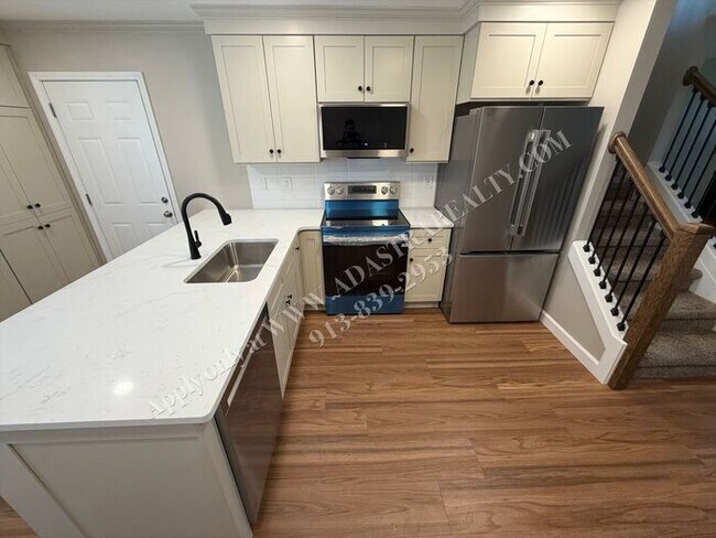 Foto del edificio - Beautiful Townhome in Olathe-Coming SOON!!