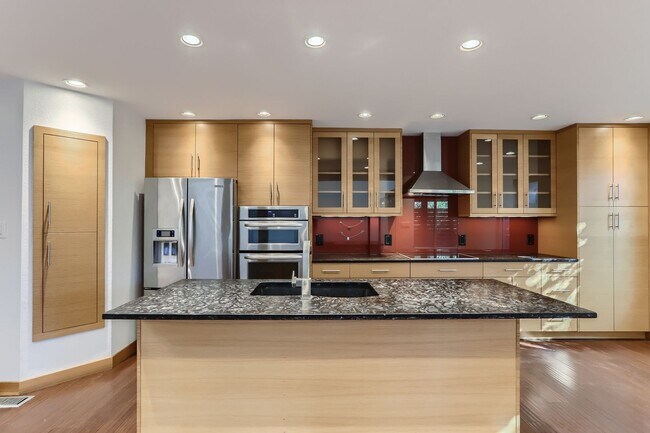 Foto del edificio - MODERN 2 BED/1.5 BATH IN HEART OF BOULDER!