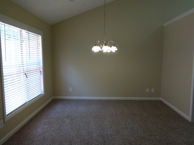 Building Photo - 2160 Laurel Pointe Ln