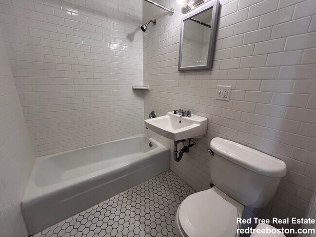 Foto del edificio - 172 N Beacon St